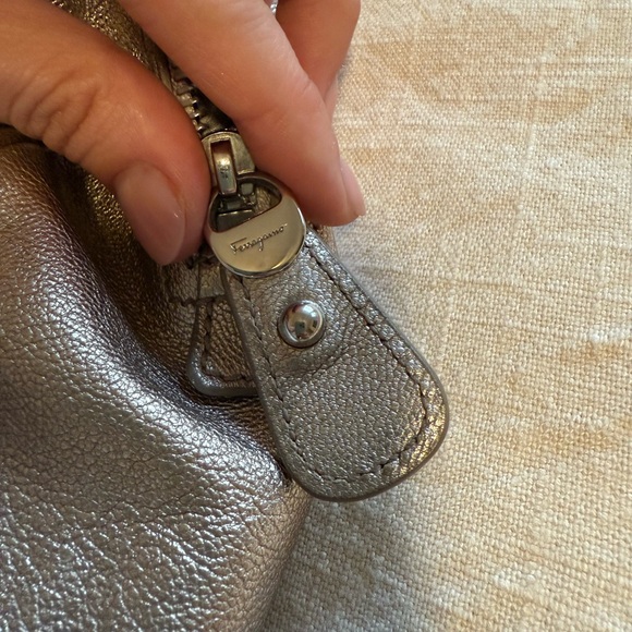 Salvatore Ferragamo Metallic shoulder Bag - Picture 8 of 9
